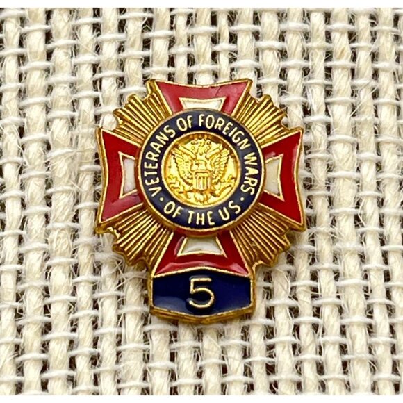 VFW Pin Veterans of Foreign Wars 5 Year USA Member Award Emblem Lapel Hat - Picture 5 of 6